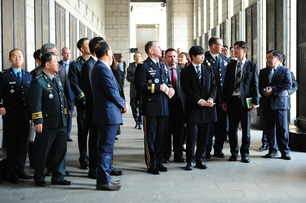 Gen. Abrams Visits War Memorial of Korea