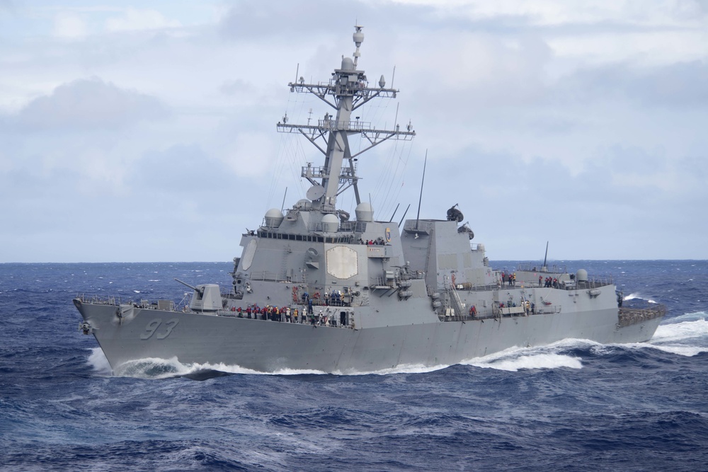 USS Chung-Hoon (DDG 93) cuts through the Pacific Ocean