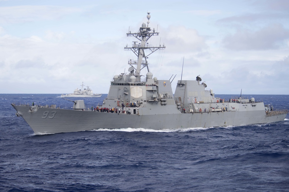 USS Chung-Hoon (DDG 93 and USS Mobile Bay (CG 53) conduct operations in the Pacific