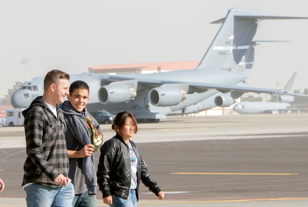 Media Event/JROTC Travis AFB Tour