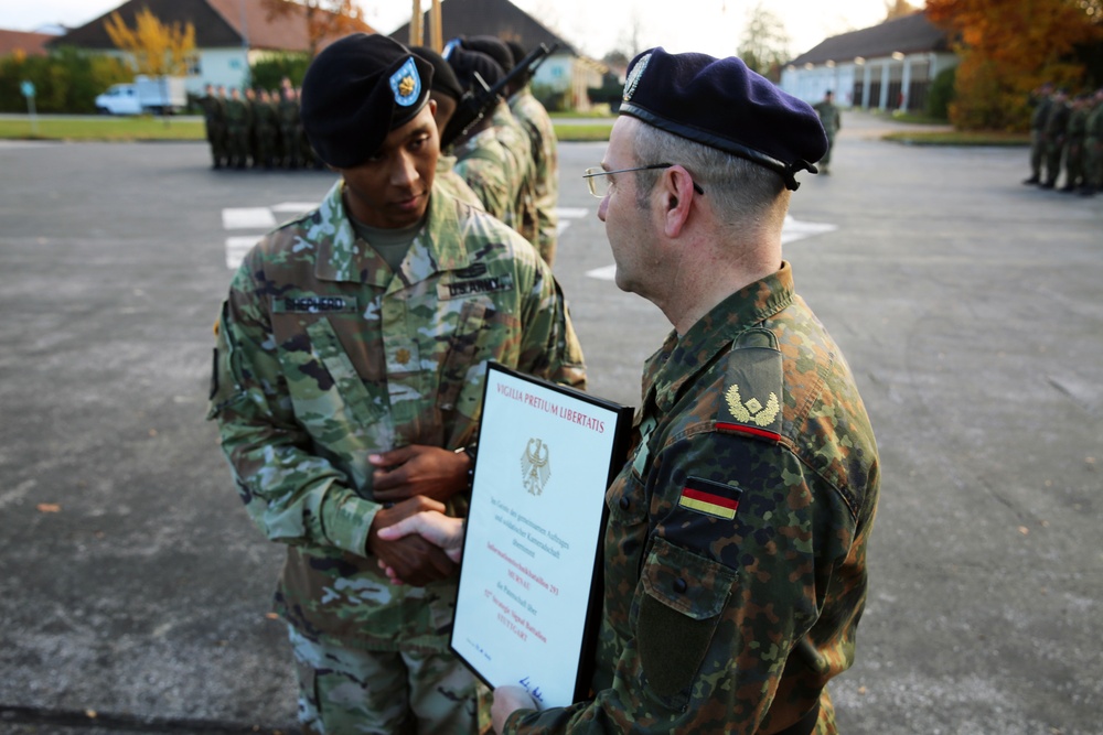 US, German Signal units formalize partnership at ceremony in Bavaria