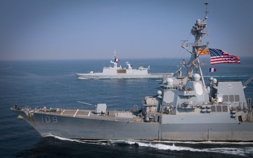 U.S. Navy, France team up in U.S. 5th Fleet