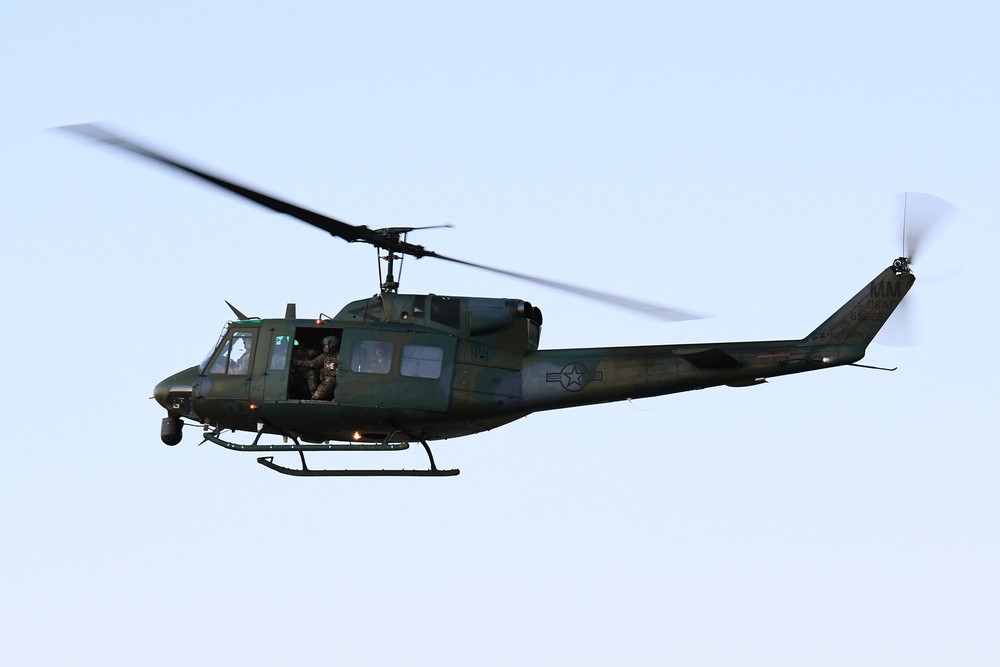 The 40th Helicopter Squadron supports the 341st Security Forces Group as they practice a launch facility recapture during Global Thunder 19, Oct. 30, 2018, at Malmstrom Air Force Base, Mont.