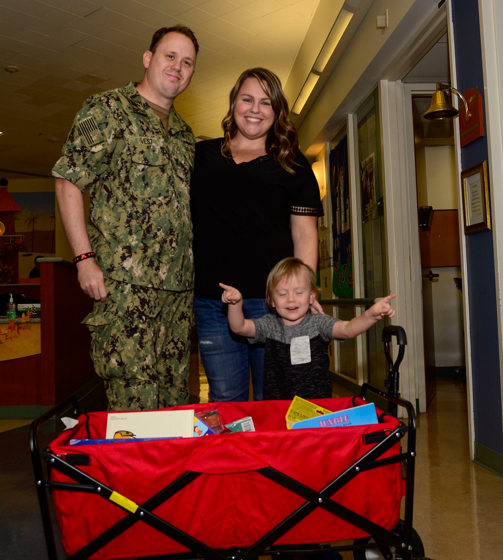 NMCSD Pediactric Oncology Patient and his Family Give Back for the Holidays