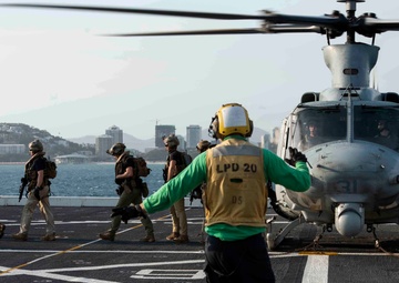 USS Green Bay PNG Flight Ops