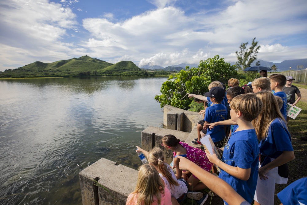 Students with Mokapu Elementary School take a tour of the Nu’ Upia Ponds during a field trip, Marine Corps Base Hawaii, Nov. 14, 2018.
