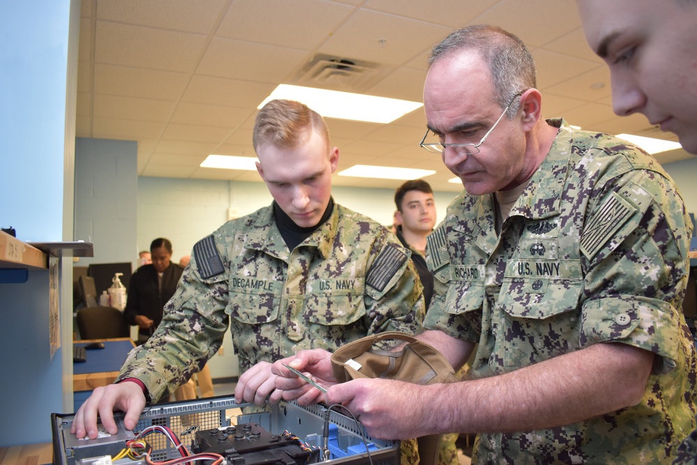 Vice Adm. Charles A. Richard Visits SUBASE New London