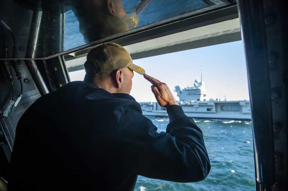 USS Michael Monsoor Conducts PHOTOEX with HMS Queen Elizabeth