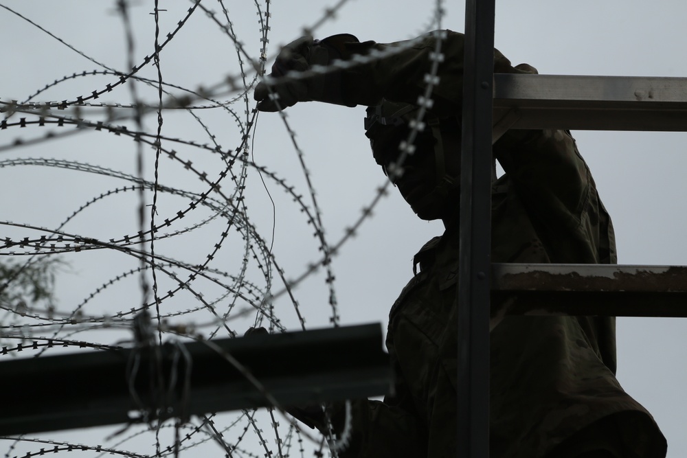 Soldiers strengthening the Lukeville Border