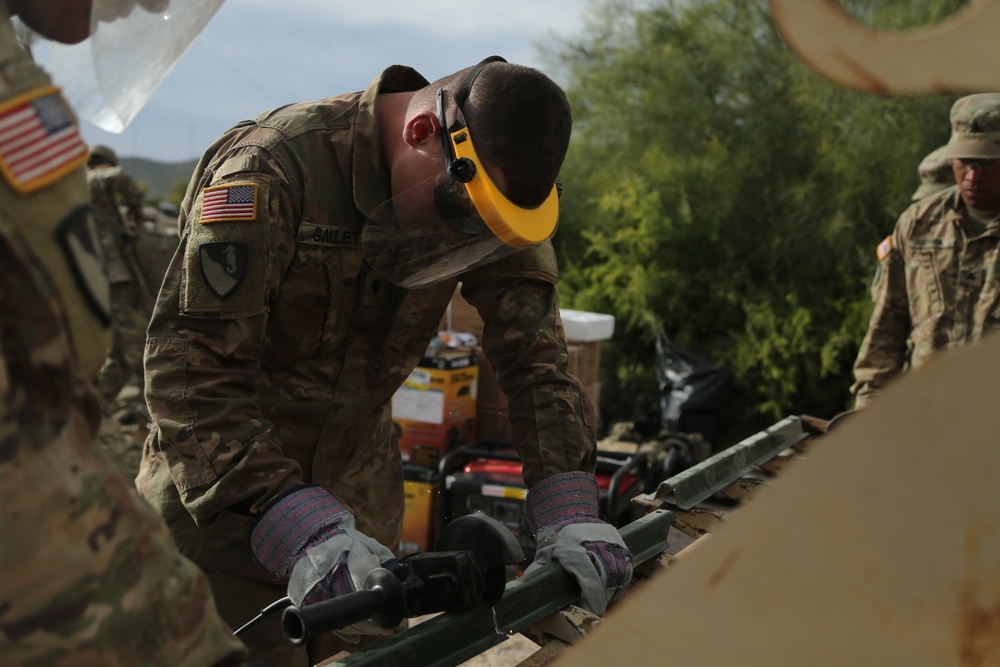 Soldiers strengthening the Lukeville Border