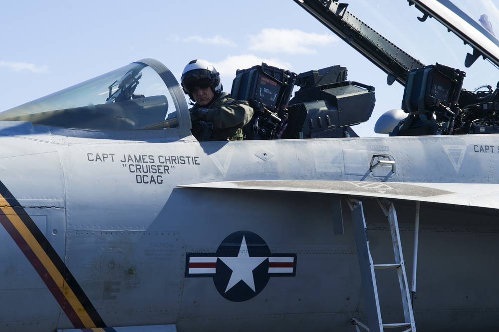 Commander, Carrier Strike Group 3 Visits USS Ronald Reagan