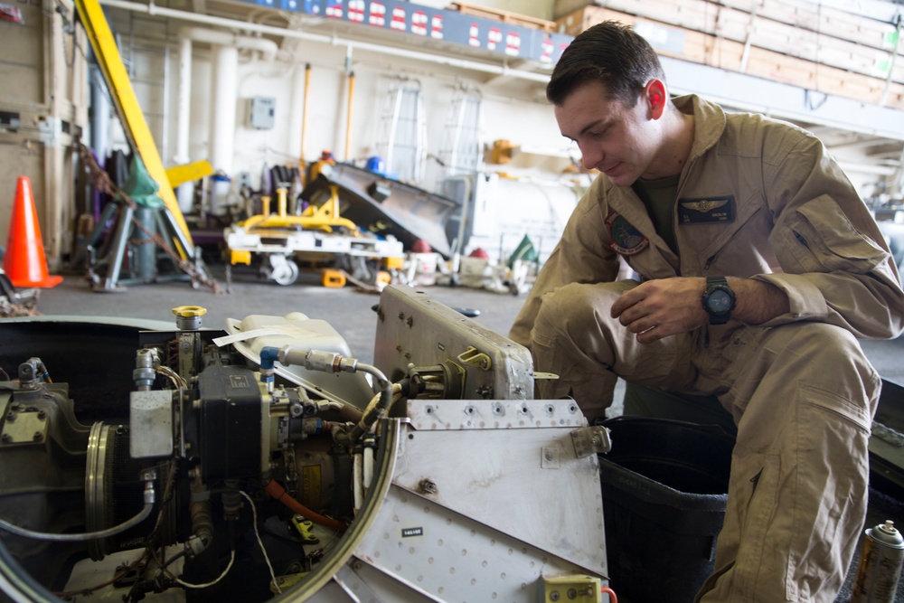DVIDS Images USS Anchorage Aircraft Maintenance [Image 5 of 12]