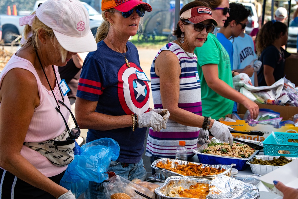 Volunteers Help At Lynn Haven POD