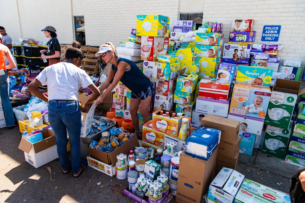 Volunteers Hand Out Supplies At Lynn Haven POD