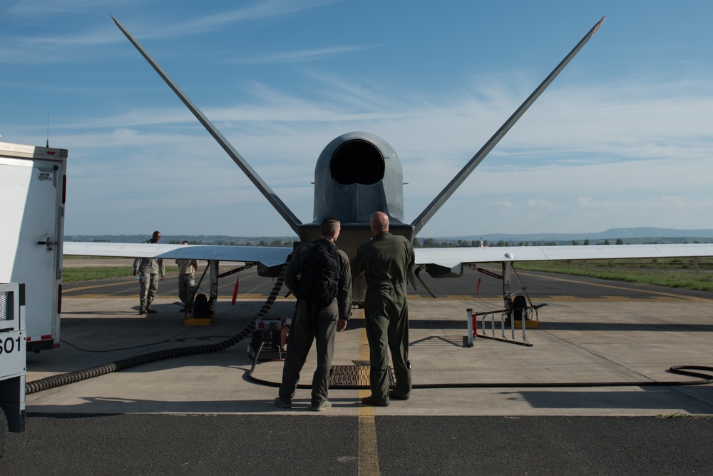 7RS RQ-4 Global Hawk launch