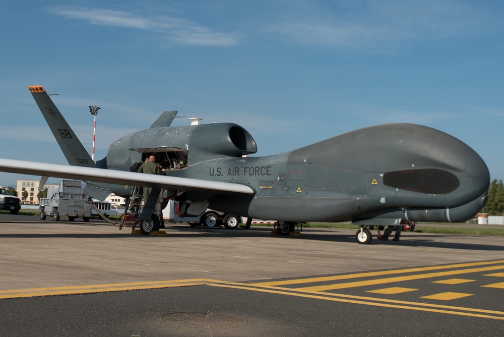 7RS RQ-4 Global Hawk launch