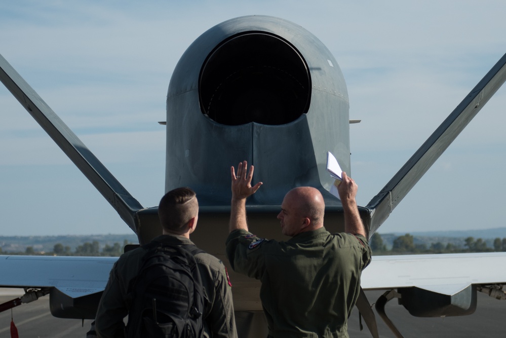 7RS RQ-4 Global Hawk launch