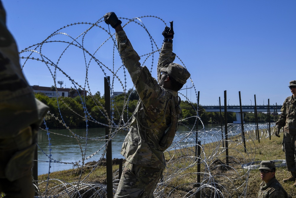 Soldiers lay concertina wire along Laredo Juarez-Lincoln border