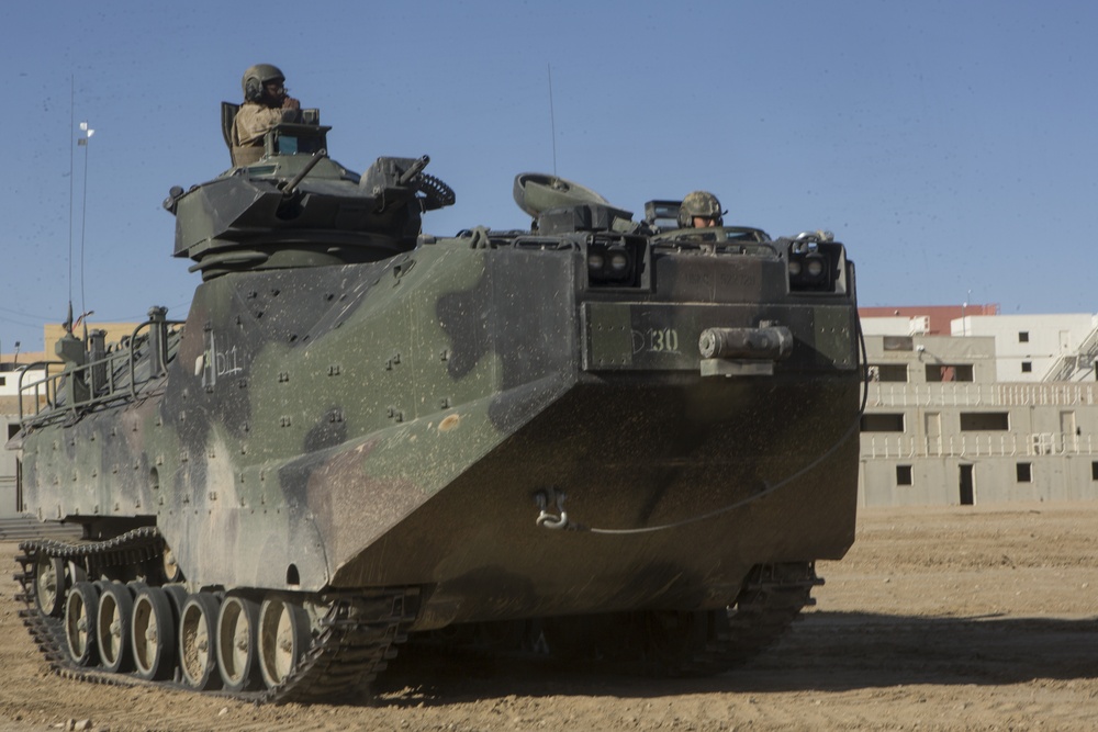 Marines of 1/8 perform urban clearing operations during ITX 1-19