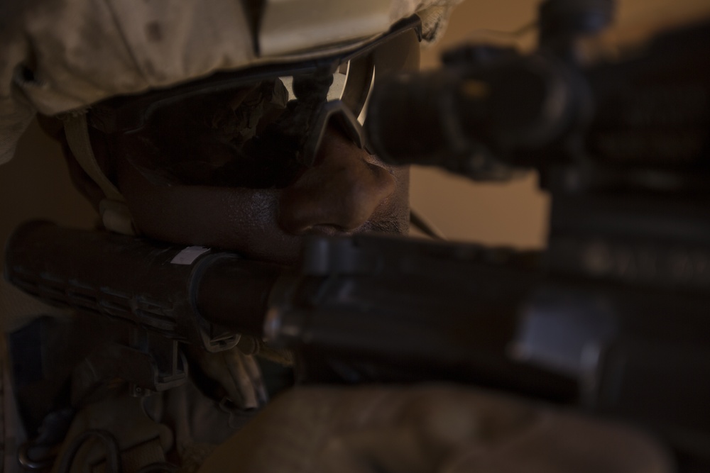 Marines of 1/8 perform urban clearing operations during ITX 1-19