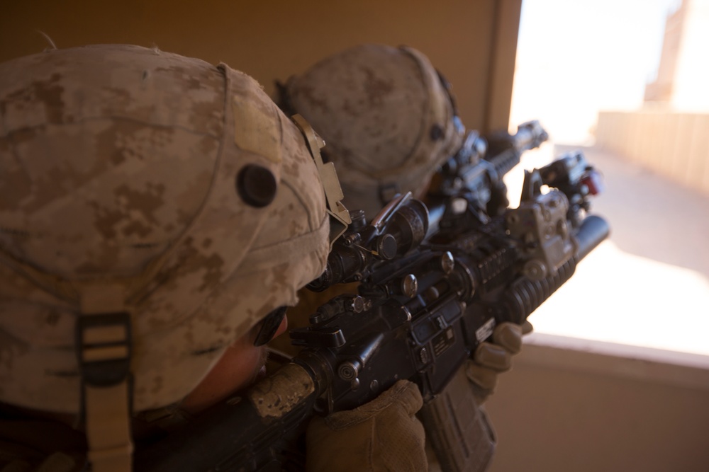 Marines of 1/8 perform urban clearing operations during ITX 1-19
