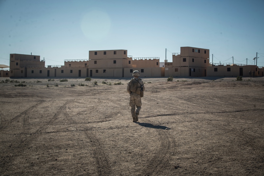 Marines of 1/8 perform urban clearing operations during ITX 1-19