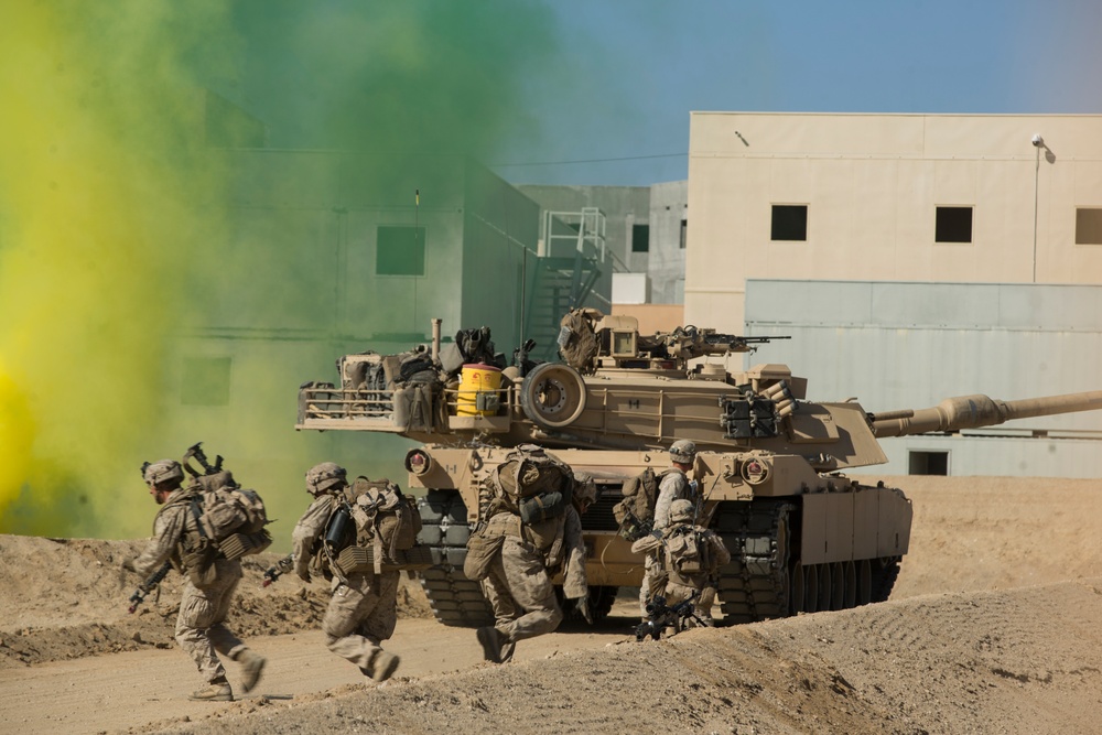 Marines of 1/8 perform urban clearing operations during ITX 1-19