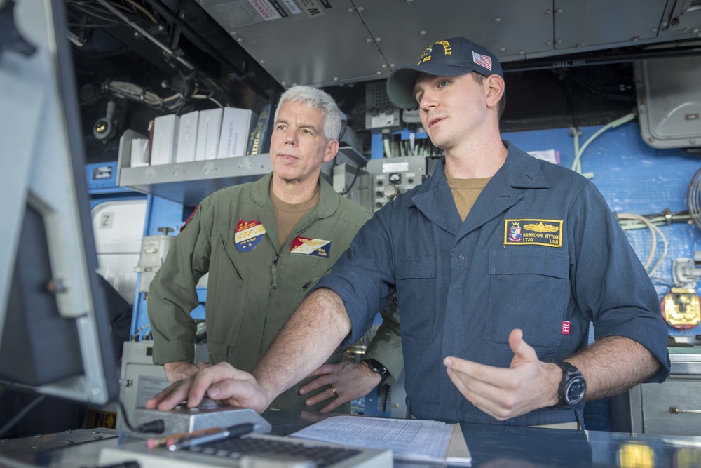 米軍　海兵隊　TERMINAL　TELEGRAPH　TH-5/TG　ジャンク DVIDS - Images - CTF 70 Visits USS Chancellorsville [Image 4