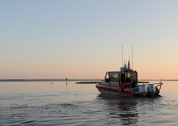 USCG Reservists Conduct Patrol on Potomac River