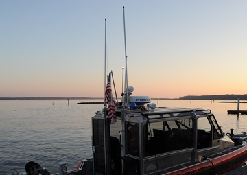 USCG Reservists Conduct Patrol on Potomac River