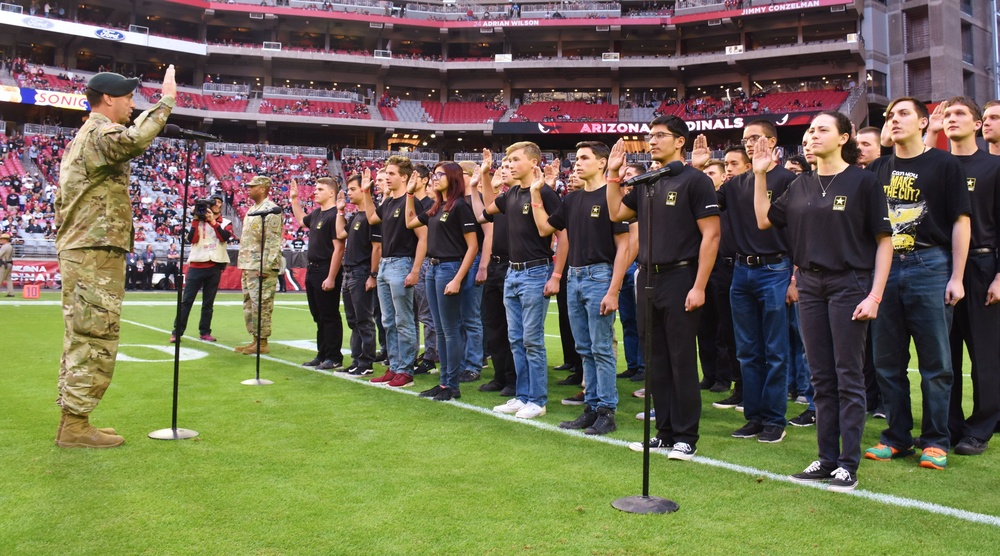 DVIDS - Images - Arizona Cardinals Salute to Service Game [Image 4 of 7]