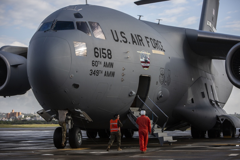 DVIDS - Images - C-17 Globemaster III Lands on Marine Corps Air Station ...