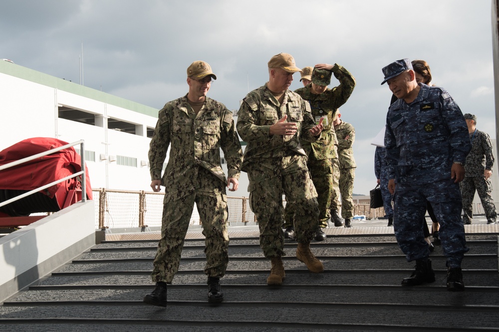 USFJ and JJS Chief of Staff  visit USS Germantown