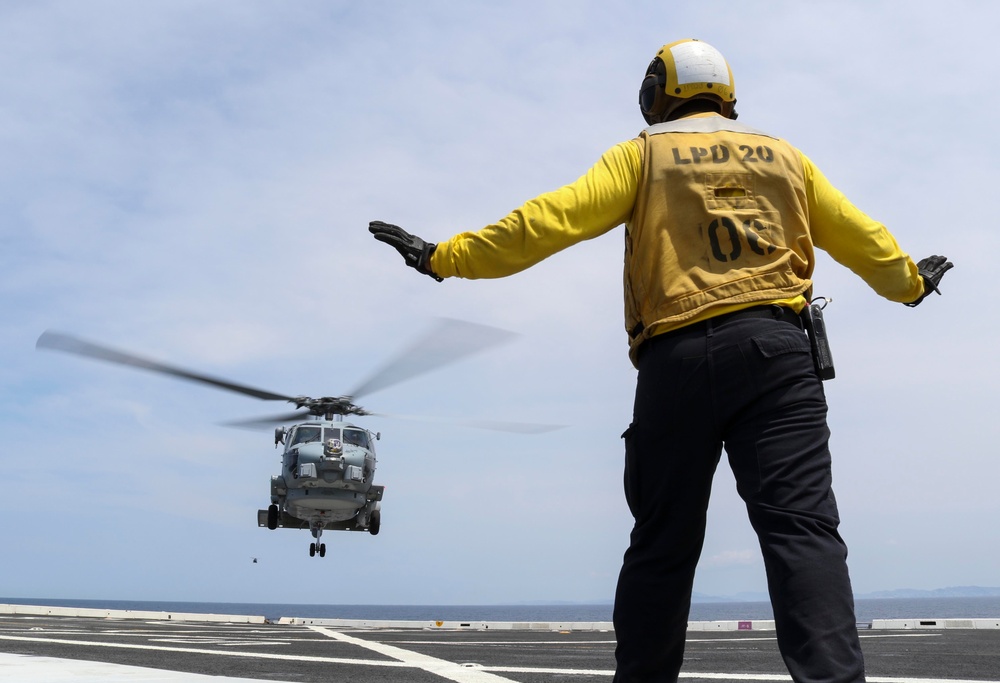 USS Green Bay, HMAS Adelaide Cross Deck Flight Ops