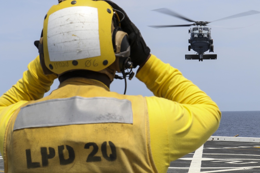 USS Green Bay, HMAS Adelaide Cross Deck Flight Ops