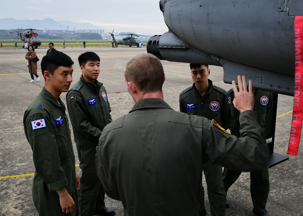Osan's A-10 Thunderbolt II greets visitors at Sacheon Air Show
