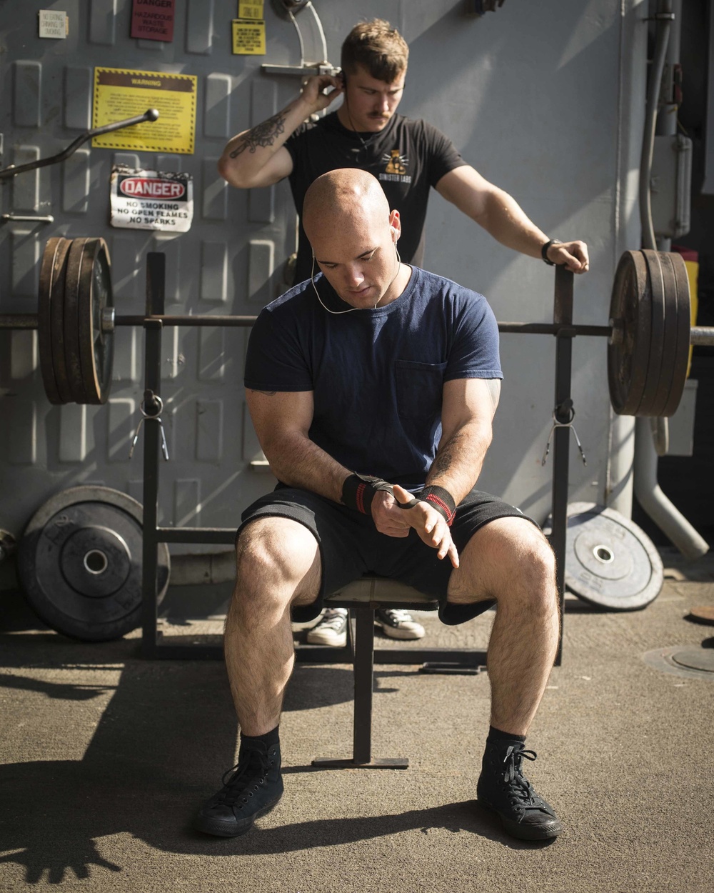 Marines and Sailors try the 1000 pound challenge