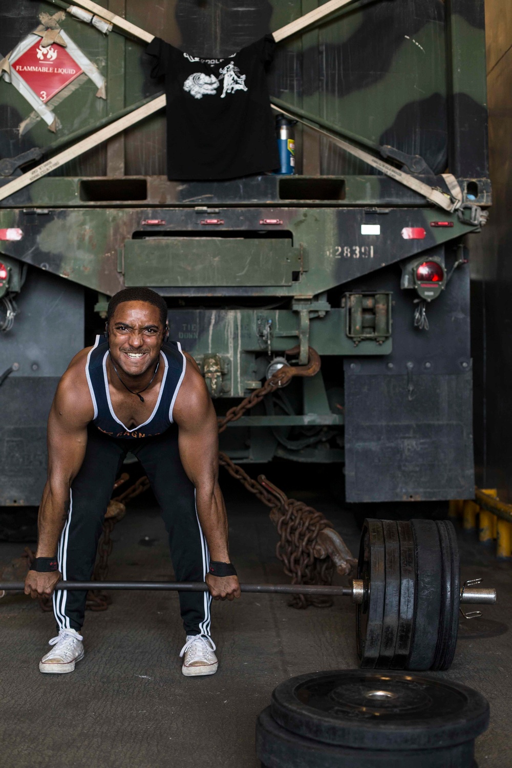 Marines and Sailors try the 1000 pound challenge