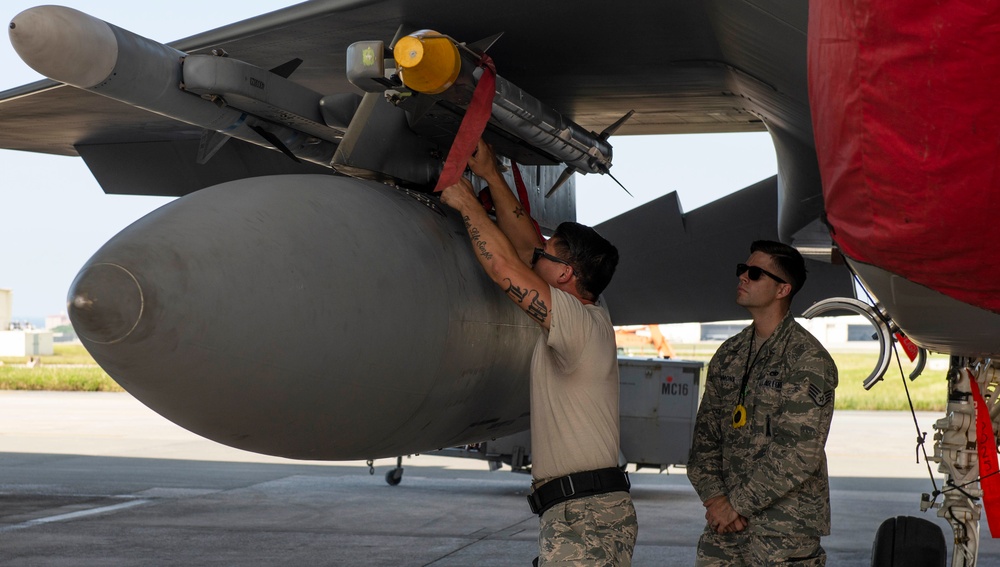 44th and 67th AMUs compete in load competition.