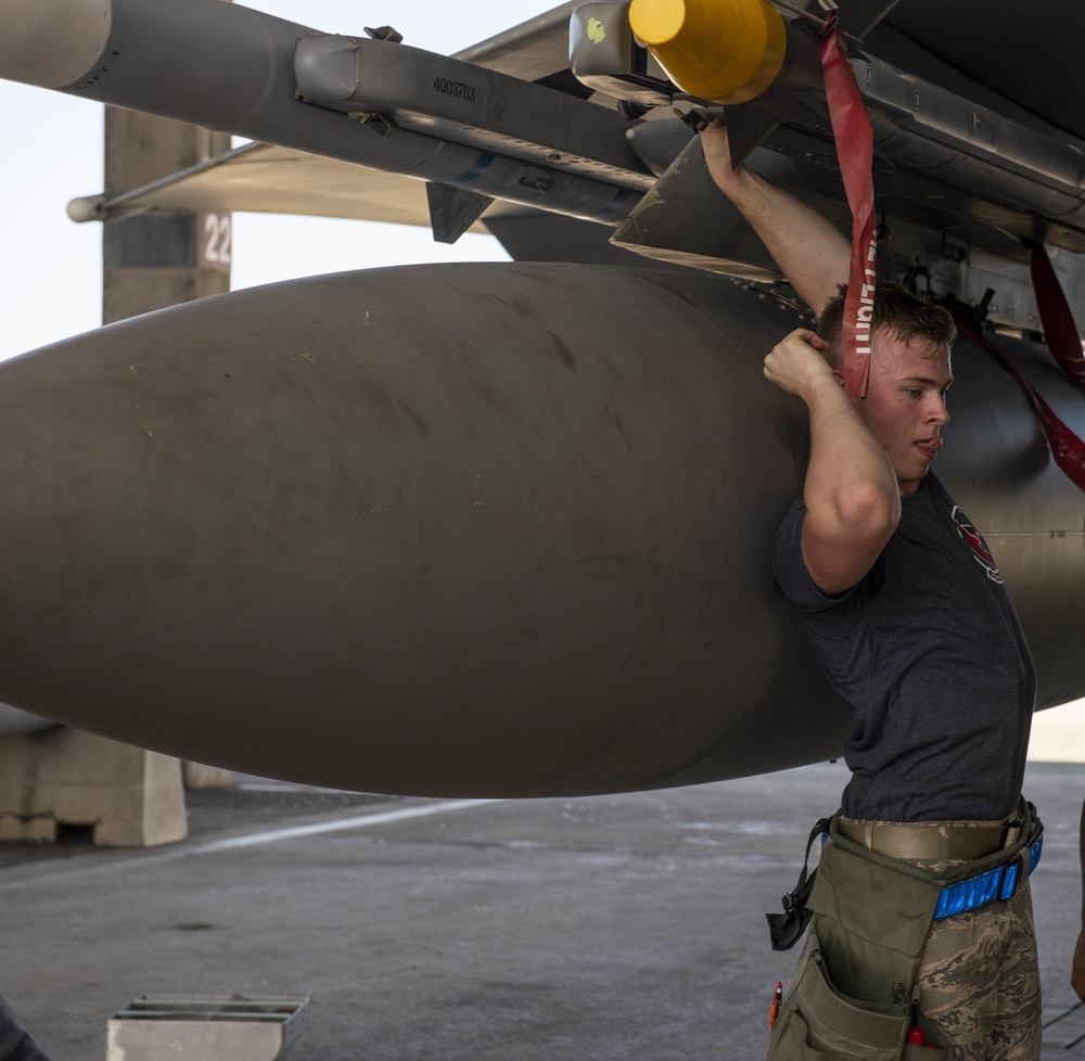 44th and 67th AMUs compete in load competition.