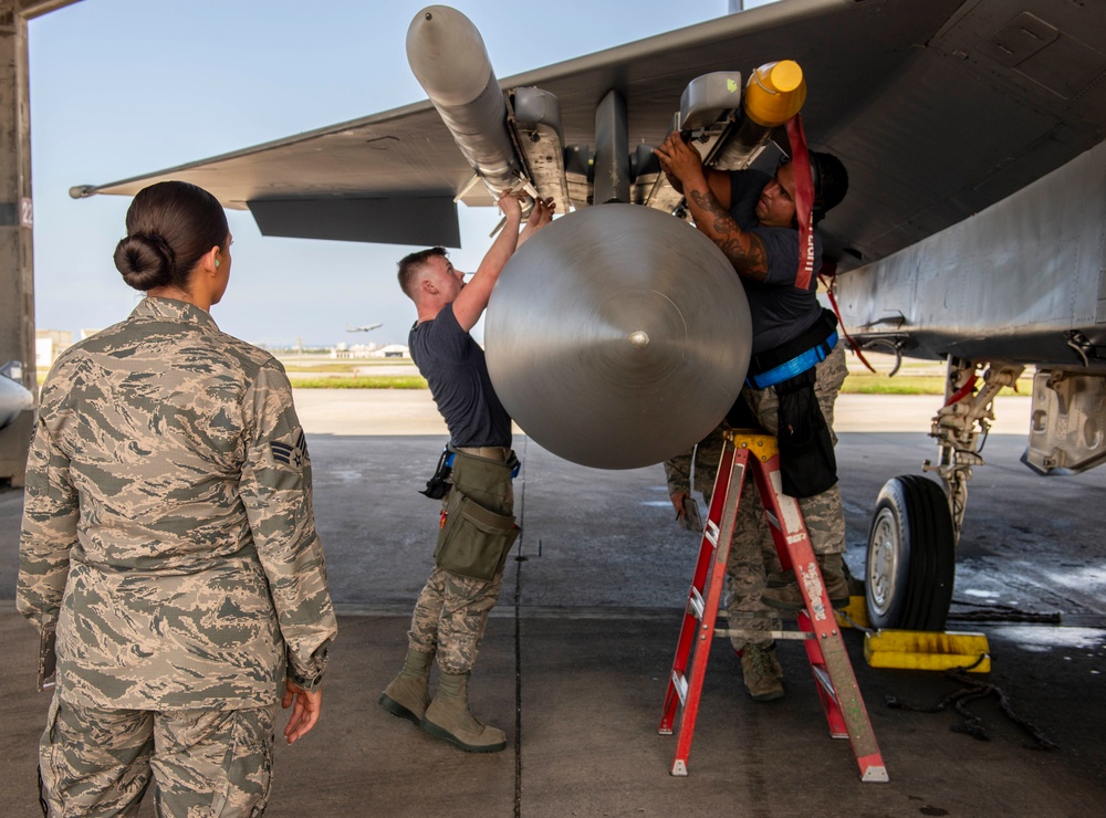 44th and 67th AMUs compete in load competition.