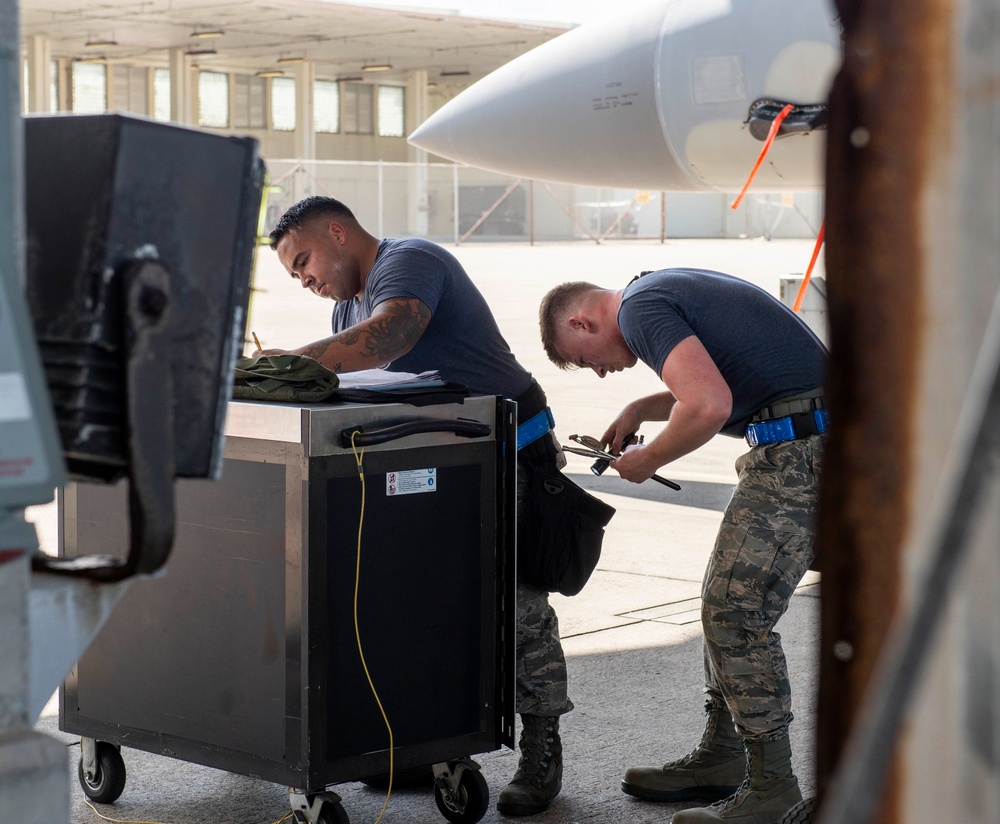 44th and 67th AMUs compete in load competition.