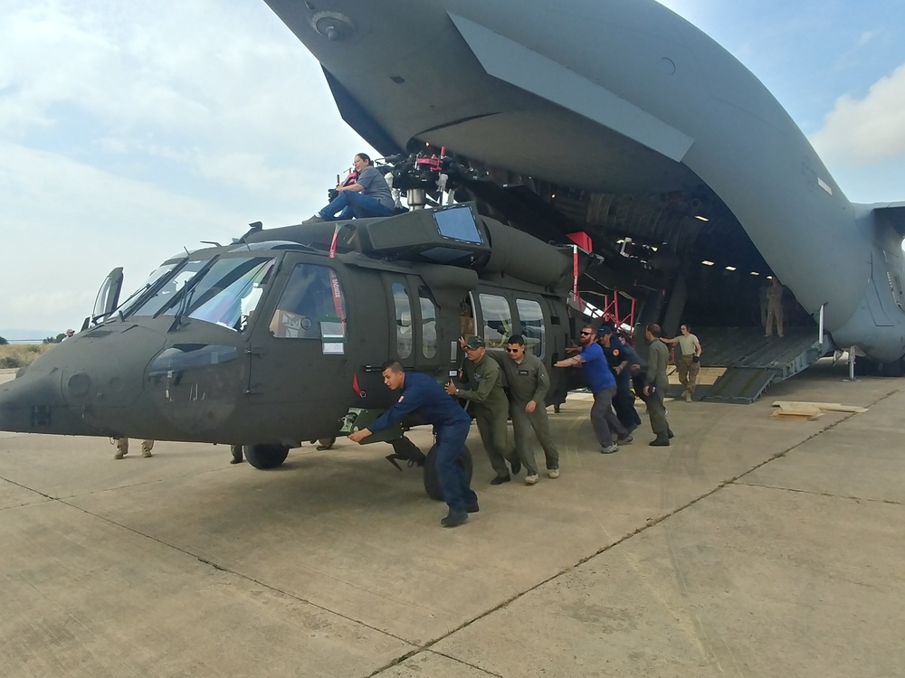 Tunisia accepts delivery of last of eight Black Hawks