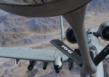 KC-135 Stratotanker team keeps warfighters fueled