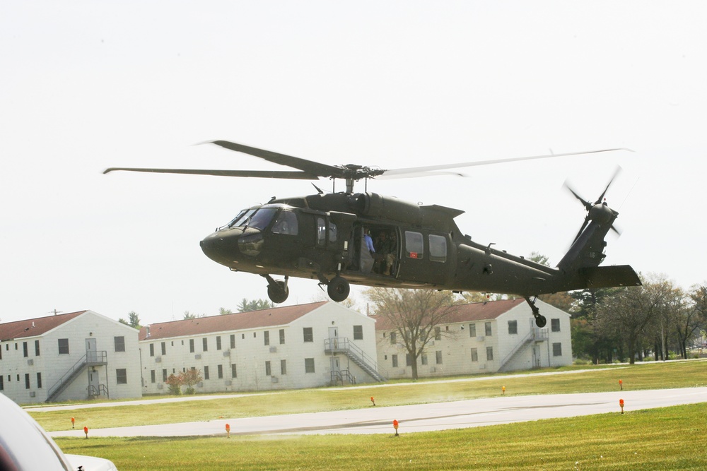 Black Hawk helicopter celebrates 40 years of aviation service to Army