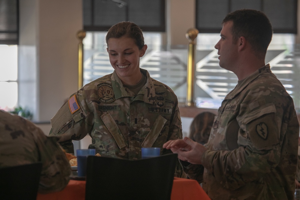 Aviation Soldiers enjoy Thanksgiving