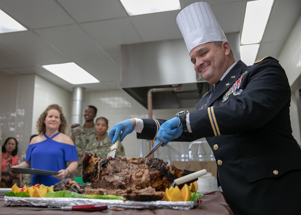 Senior Warrant Officer carves turkey