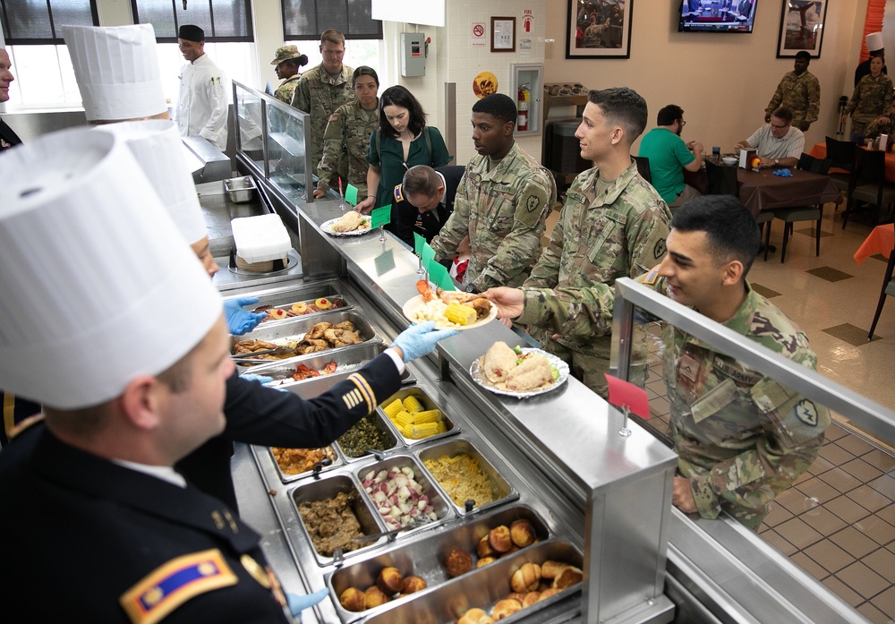 HHC, 25th CAB staff serve Thanksgiving meals to Soldiers