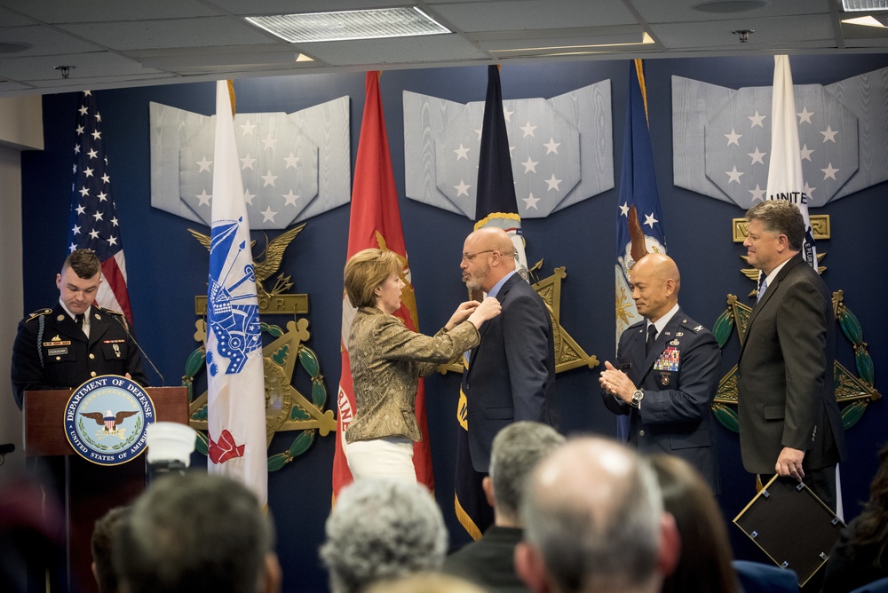 AFSOC civilian receives DOD Distinguished Civilian Service Award