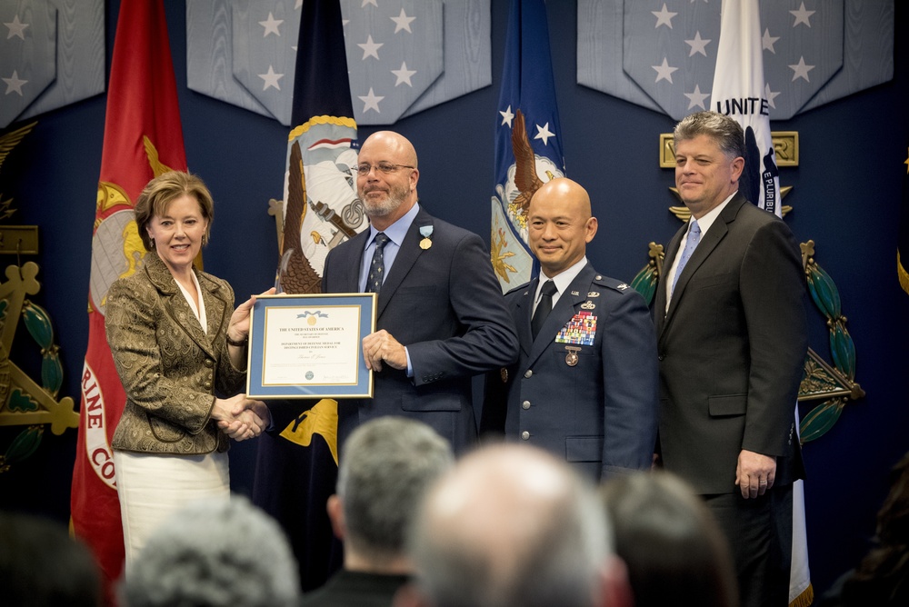 AFSOC civilian receives DOD Distinguished Civilian Service Award